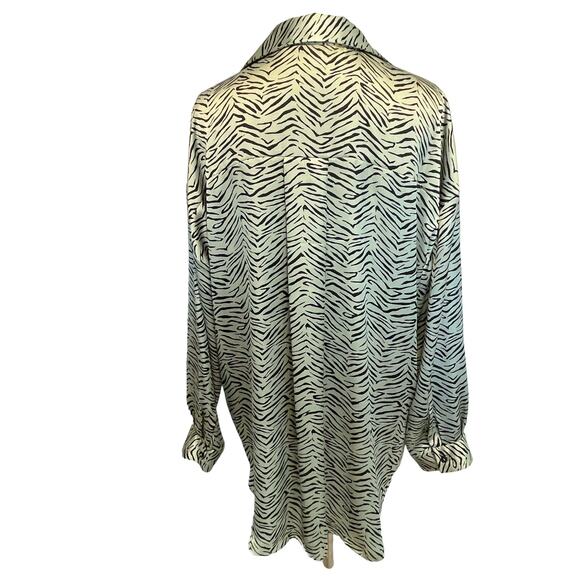 Zara Tiger Print Top Women's Medium Pale Green Black Animal Silky Button Blouse - Picture 3 of 7